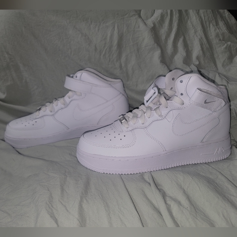 New W/O Tag Women's White High-Top Air Force 1 Sneakers